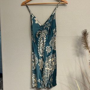 Zara Women’s Mini “Silk” Teal Paisley Dress in Size Medium